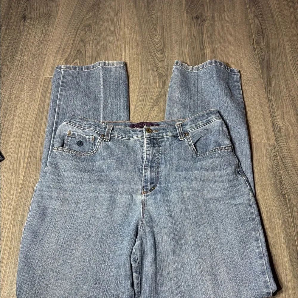 Classic Light Blue Jeans - Comfortable Everyday Denim Gloria Vanderbilt 12